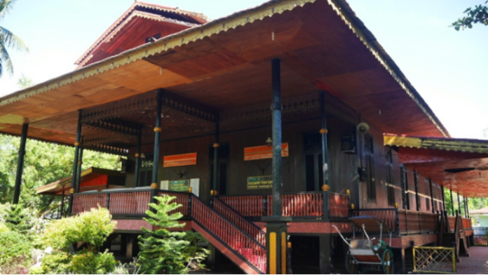 rumah adat gorontalo